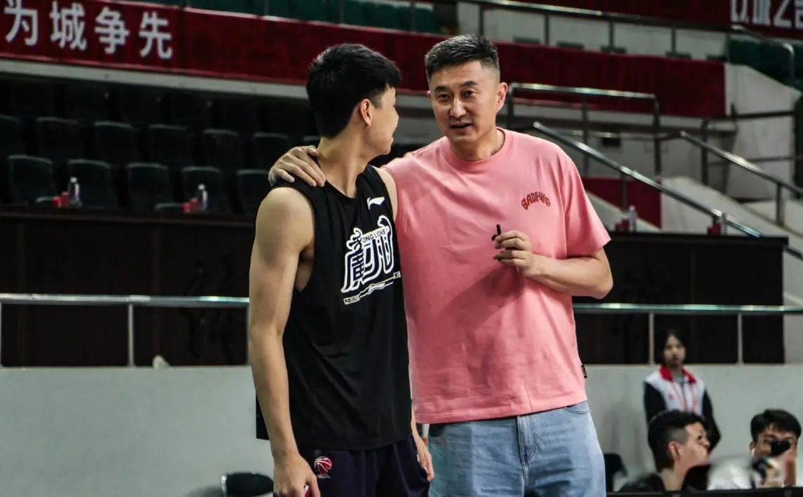 本场比赛贺, 阵容真的非, 广东男篮也 本场比赛贺, 阵容真的非, 广东男篮也