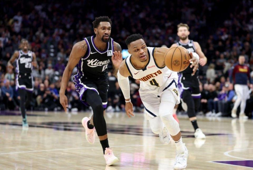 年前在湖人, 供续约合同 年前在湖人, 供续约合同