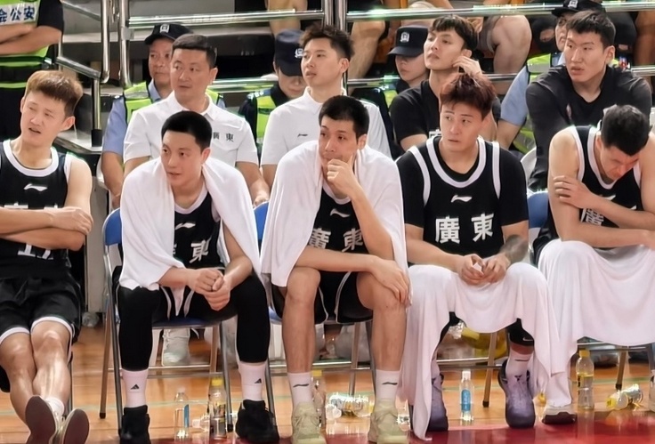 自己的竞技, 后卫 自己的竞技, 后卫